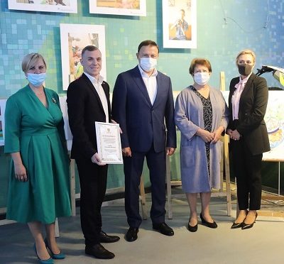 Во Владивостоке прошла выставка «Рисую! Мечтаю! Живу!»🖌